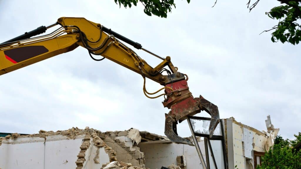 Residential Demolition in Kissimmee: Clearing the Way for a New Beginning